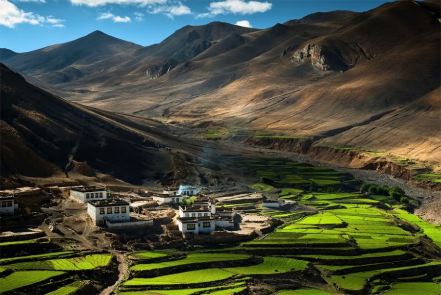 Поселение в Гималаях, Тибет